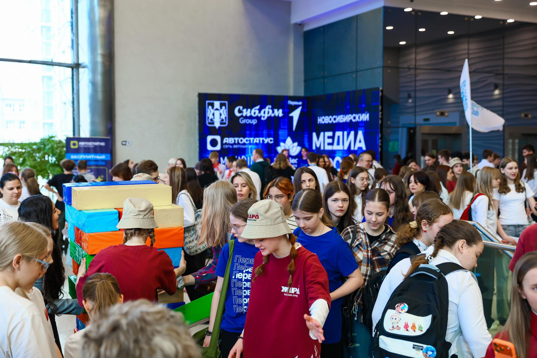 Фото Соловьёв, Савочкин, Никишева: звездные гости собрали на форуме в Новосибирске свыше тысячи человек – 100 ярких кадров 27